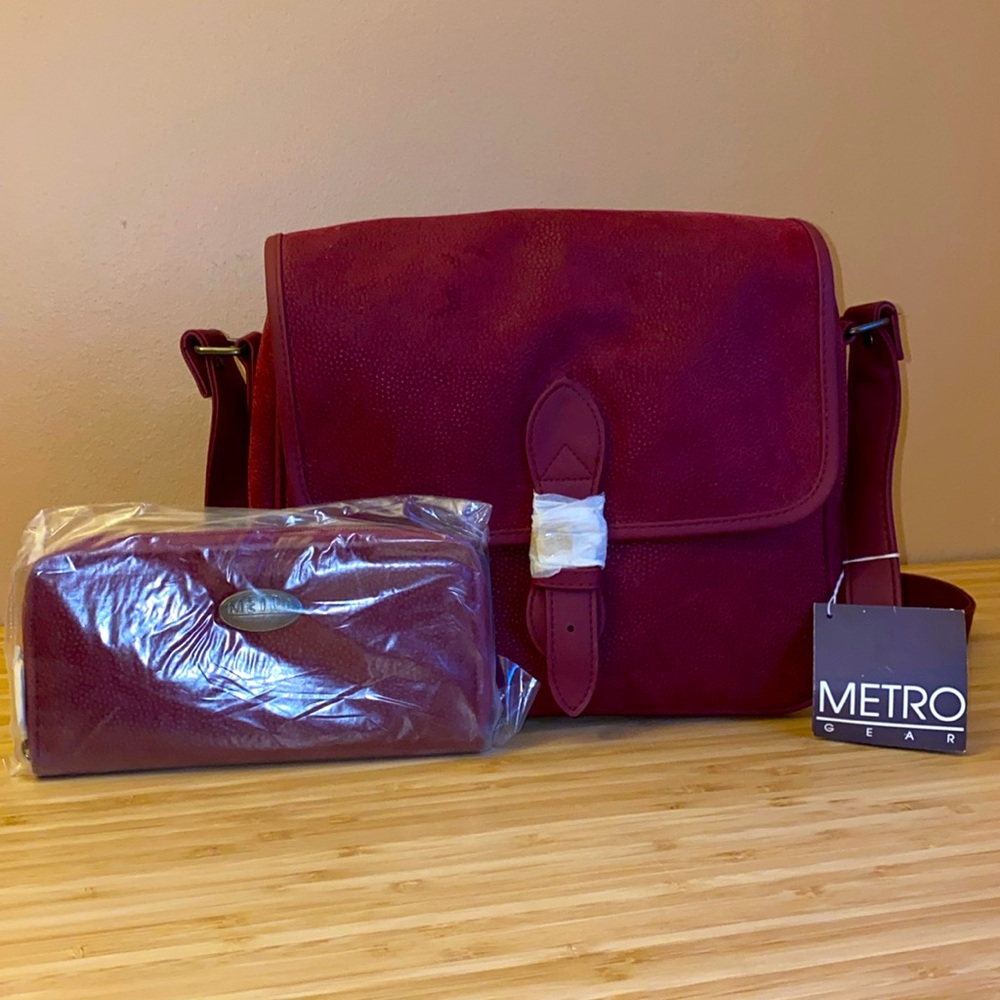 🍷Elegant Red Textured Bag Set - New, Never Used